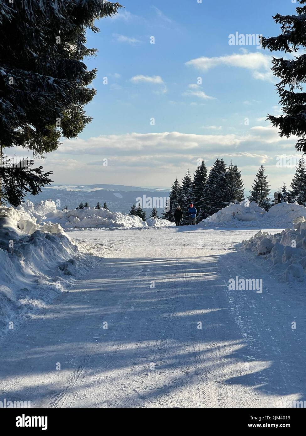 Vertical shot road covered hi-res stock photography and images - Alamy