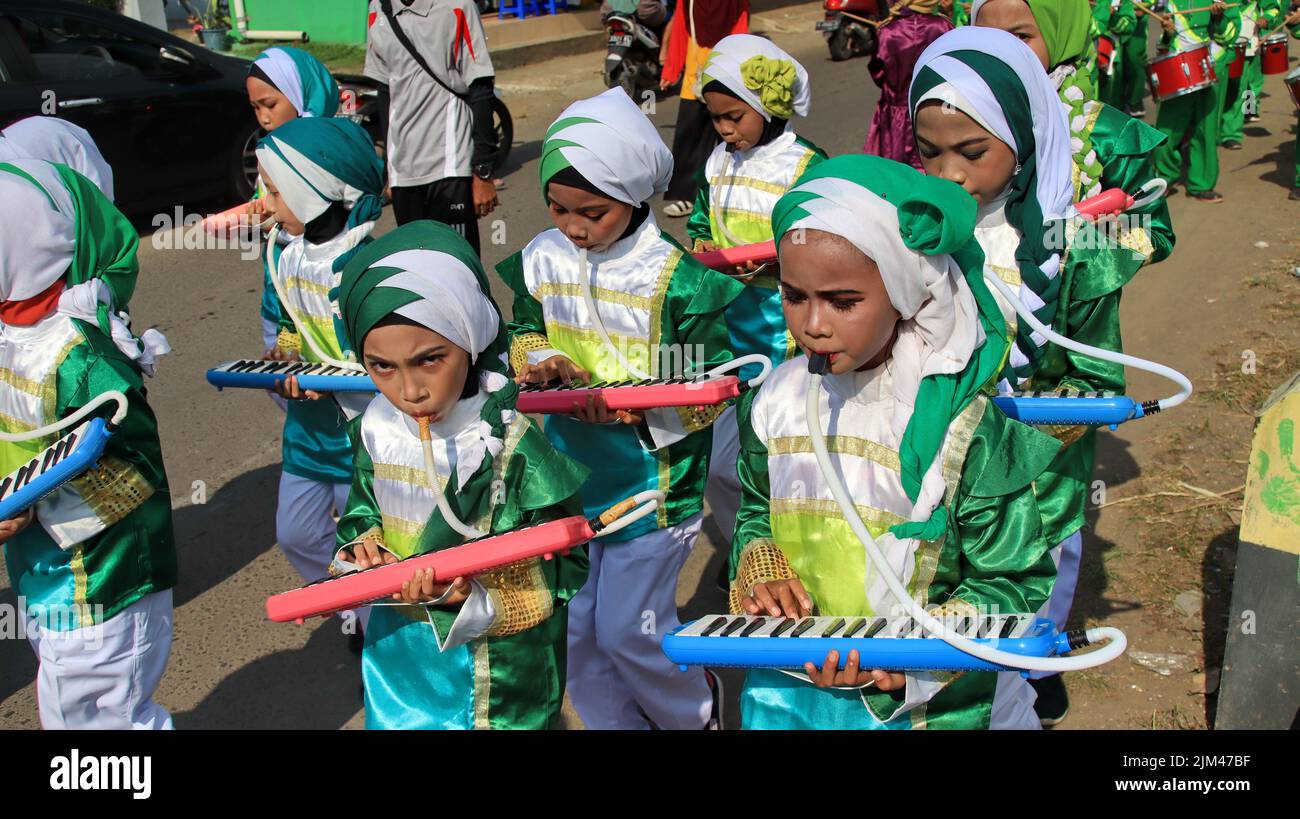 Marching band uniform hires stock photography and images Alamy