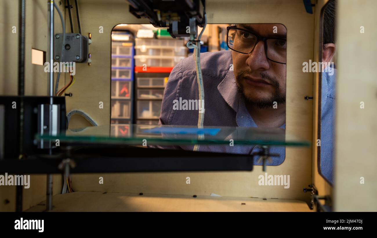 Montage workshop hi-res stock photography and images - Alamy