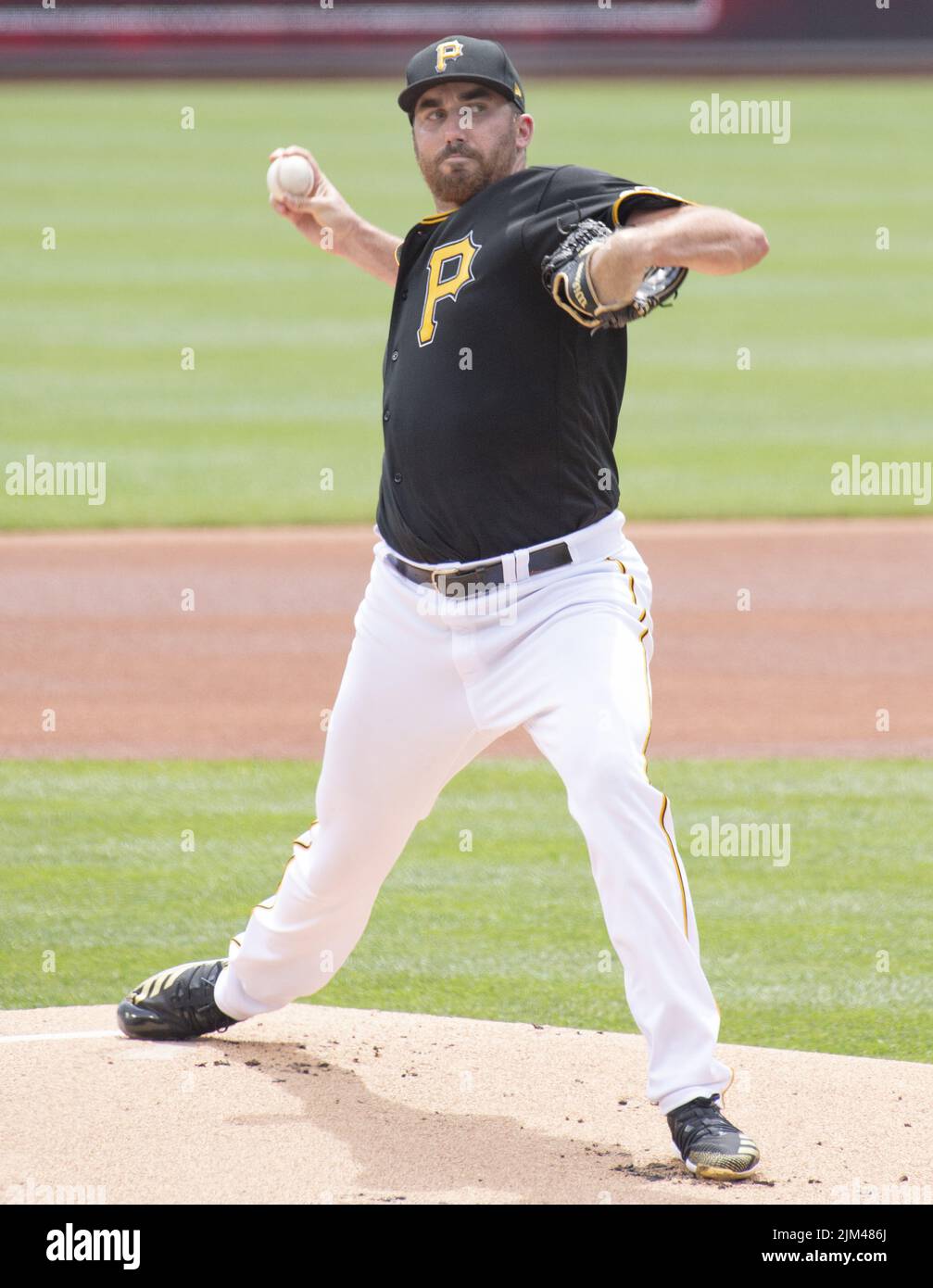 Pittsburgh, United States. 04th Aug, 2022. Pittsburgh Pirates starting pitcher Zach Thompson (39) throws in the first inning against the Milwaukee Brewers at PNC Park on Thursday August 4, 2022 in Pittsburgh. Photo by Archie Carpenter/UPI Credit: UPI/Alamy Live News Stock Photo