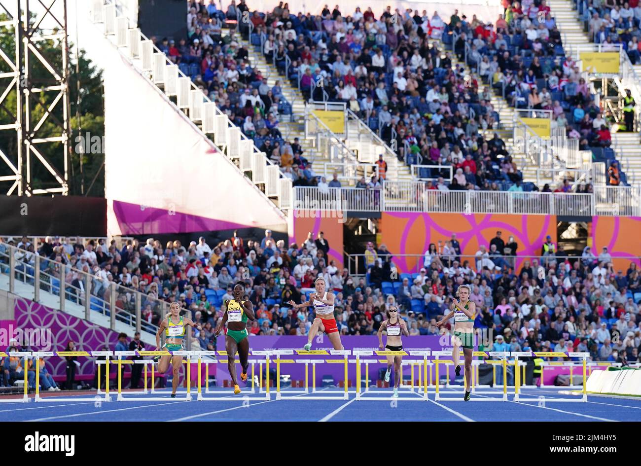 England's Jessie Knight (centre) during the Women's 400m Hurdles Round 1 Heat 2 at Alexander Stadium on day seven of the 2022 Commonwealth Games in Birmingham. Picture date: Thursday August 4, 2022. Stock Photo