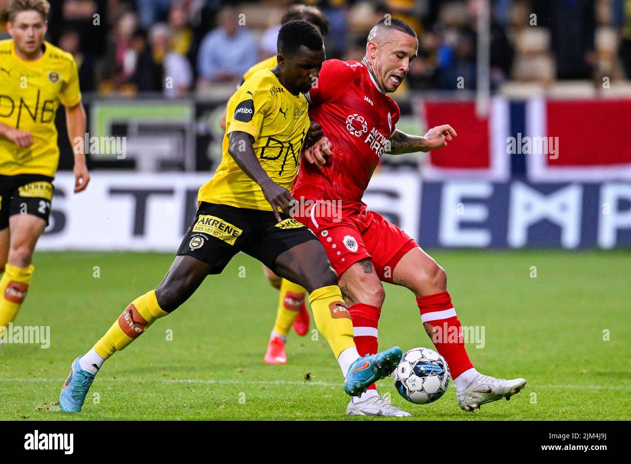 Katta kokrak bilan anal porno