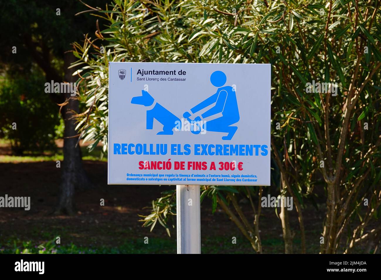 Picture shows a sign obliging you to collect dog excrement in a Mallorcan park or otherwise a penalty payment Stock Photo