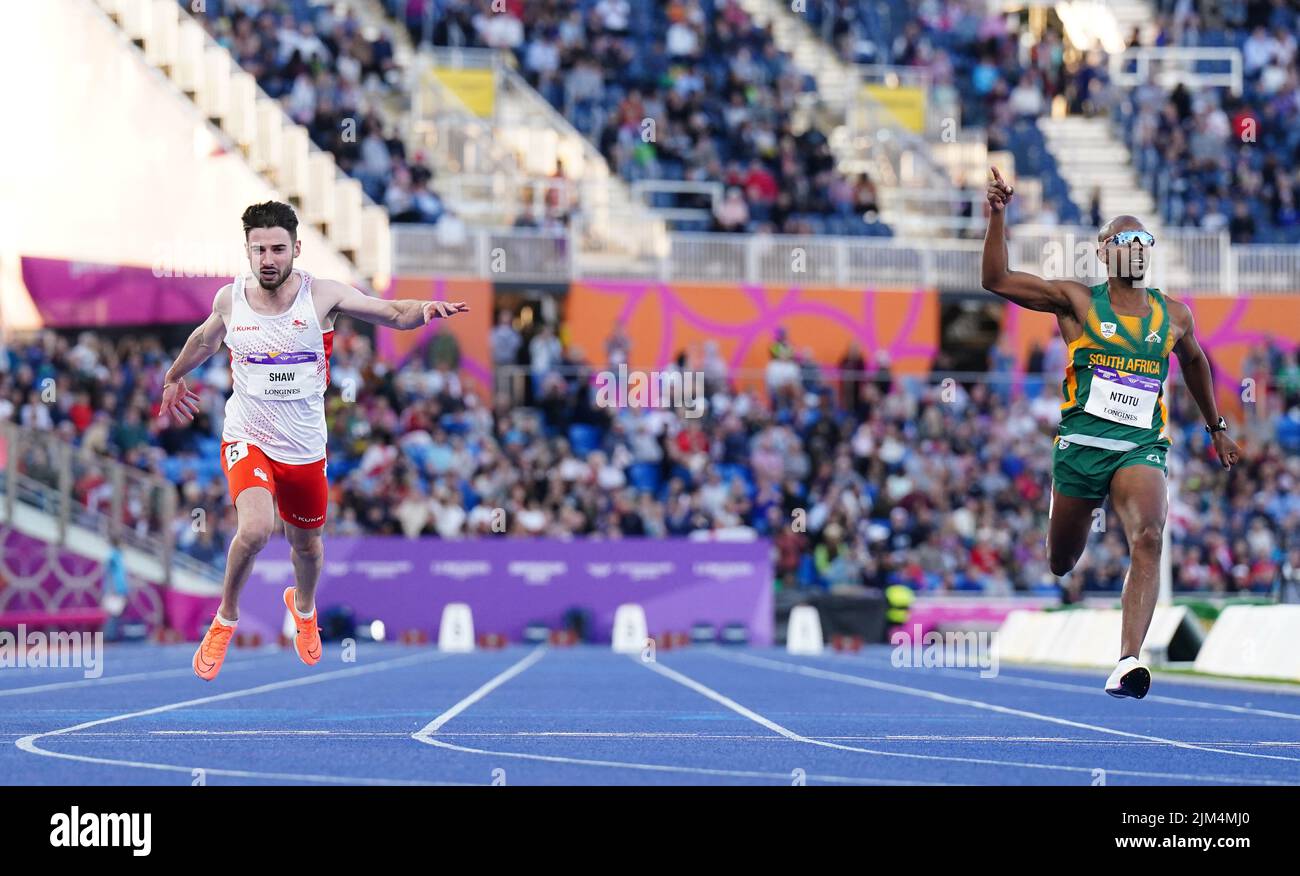 England's Zachary Alexander Shaw (left) coming home to take silver behind winner South Africa's Ndodomzi Jonathan Ntutu during the Men's T11/12 100m Final at Alexander Stadium on day seven of the 2022 Commonwealth Games in Birmingham. Picture date: Thursday August 4, 2022. Stock Photo