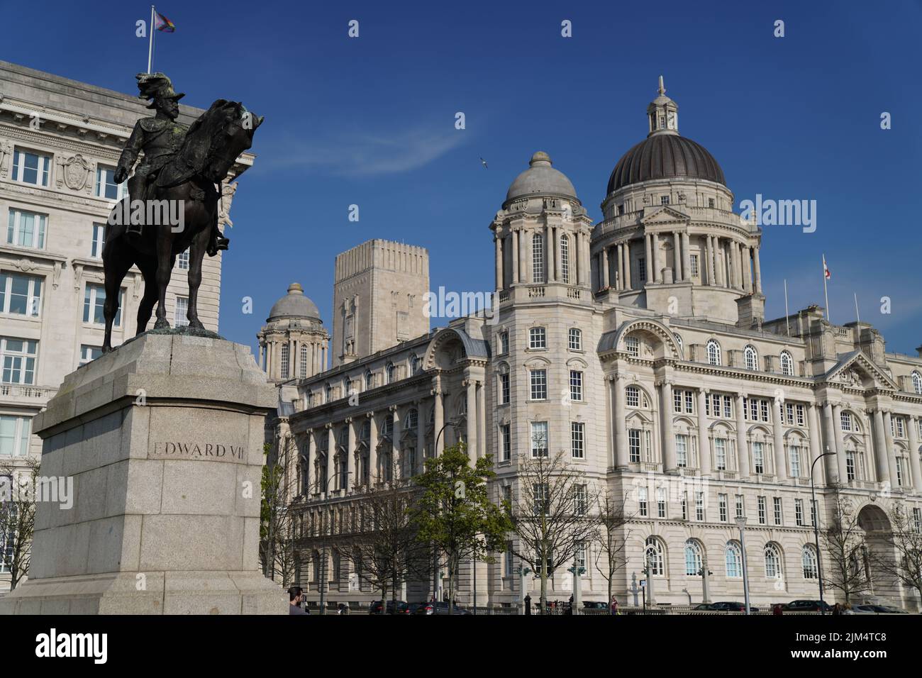 The Port of Liverpool Building and the statue of King Edward VII. Pier