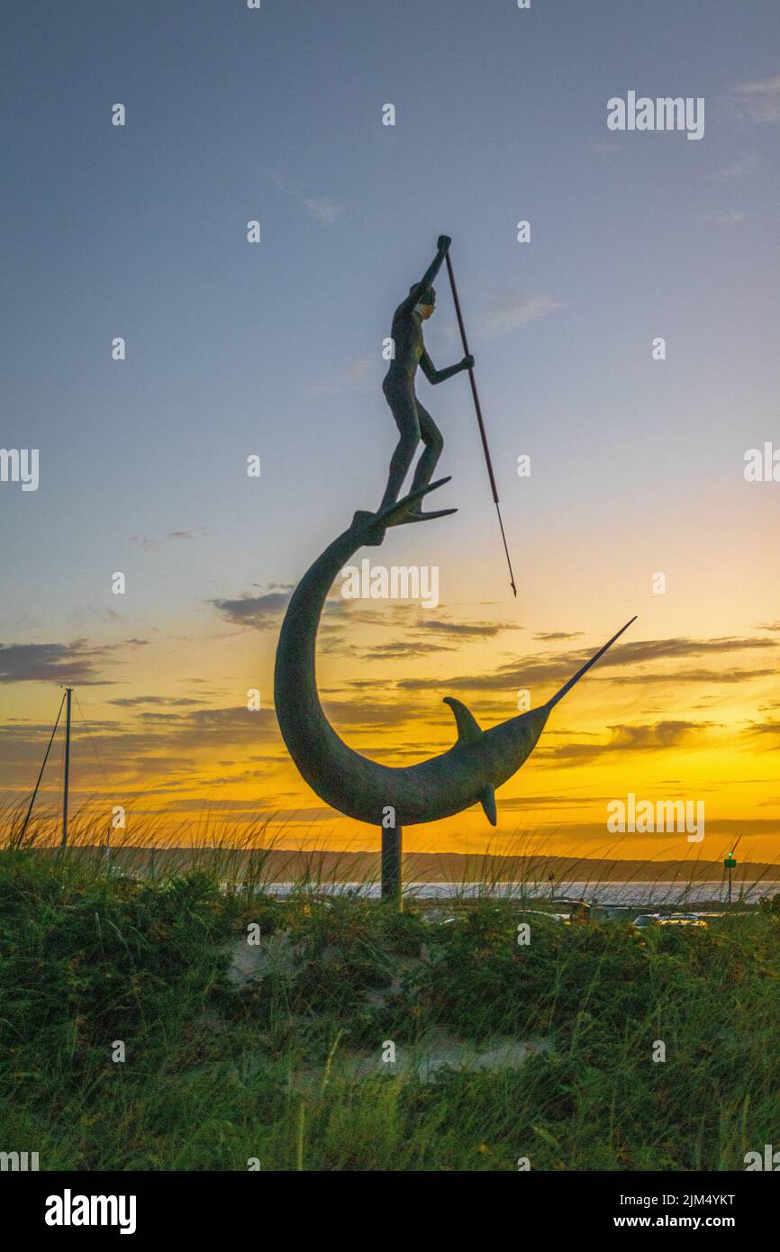 The Harpoon statue sculpture at sunset by the beach on Martha&rsquo;s