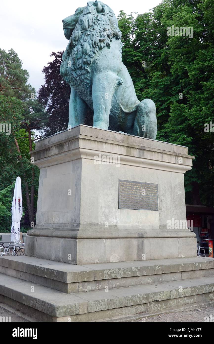 Flensburger Löwe, historisches Denkmal (Replik) des dänischen Bildhauers Herrman von Bissen am Wannsee, Deutschland, Berlin Stock Photo