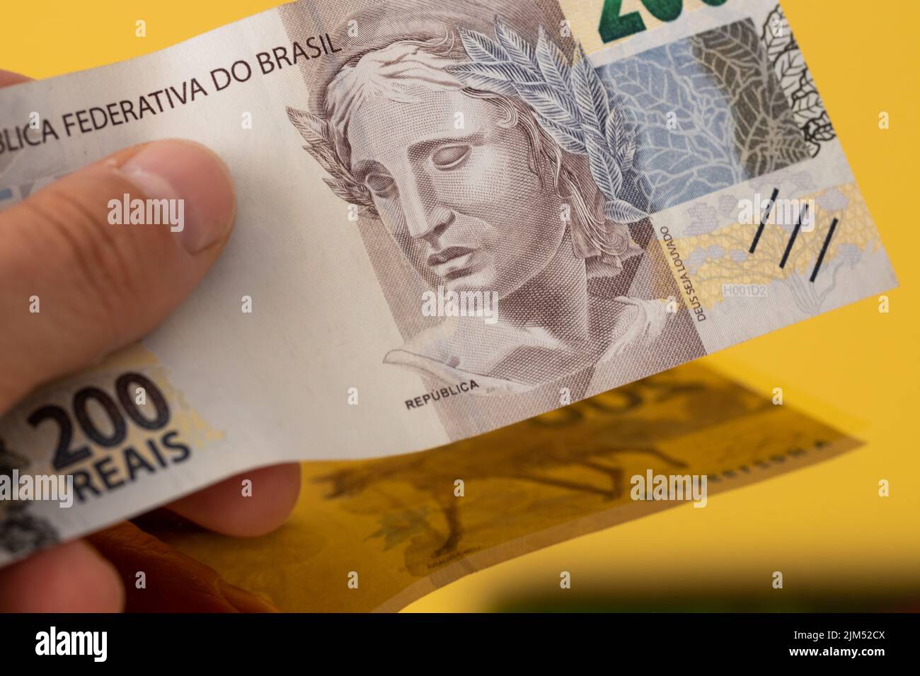 200 Reais Brazilian Money Reflected In A Golden Mirror Stock Photo Alamy 200-reais-brazilian-money-reflected-in-a-golden-mirror-stock-photo-alamy