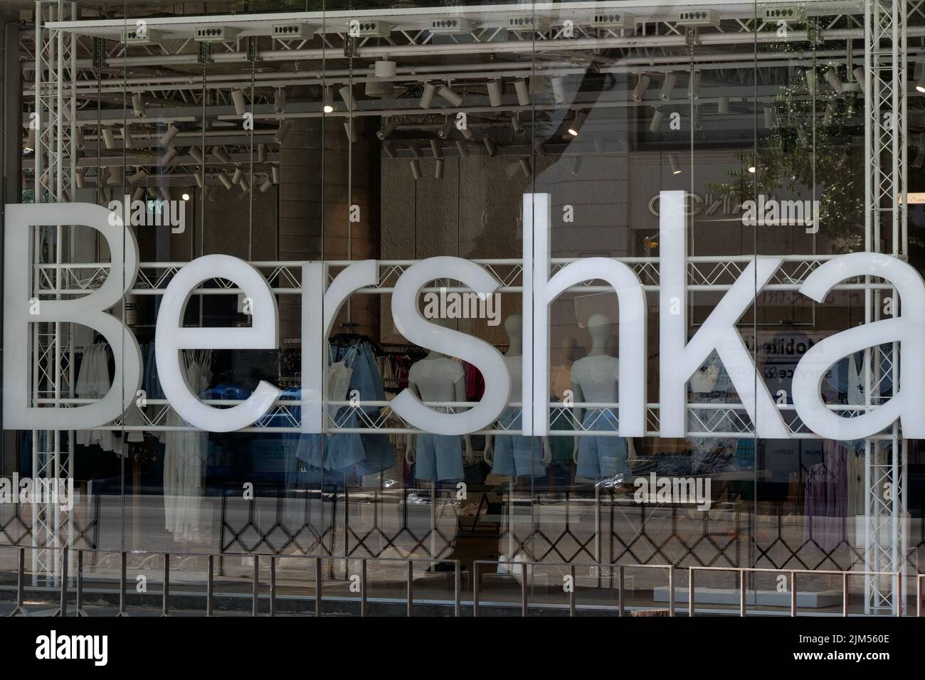 Bershka logo hi-res stock photography and images - Alamy