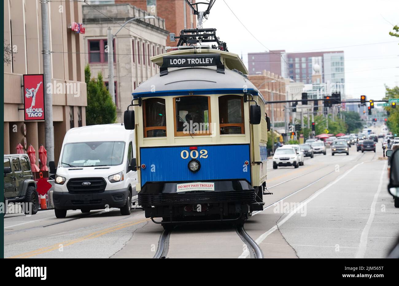 St. Louis, United States. 04th Aug, 2022. The Loop Trolley heads down Delmar Blvd. on its first day of operation in St. Louis on Thursday, August 4, 2022. The Loop Trolley is a 2.2-mile, 10-station streetcar line in the Delmar Loop area of greater St. Louis. The system operated from 2018 to 2019, then shut down when revenue fell short of projections. Federal officials said St. Louis would have to return millions of dollars of grant money if operation were not restarted. Photo by Bill Greenblatt/UPI Credit: UPI/Alamy Live News Stock Photo
