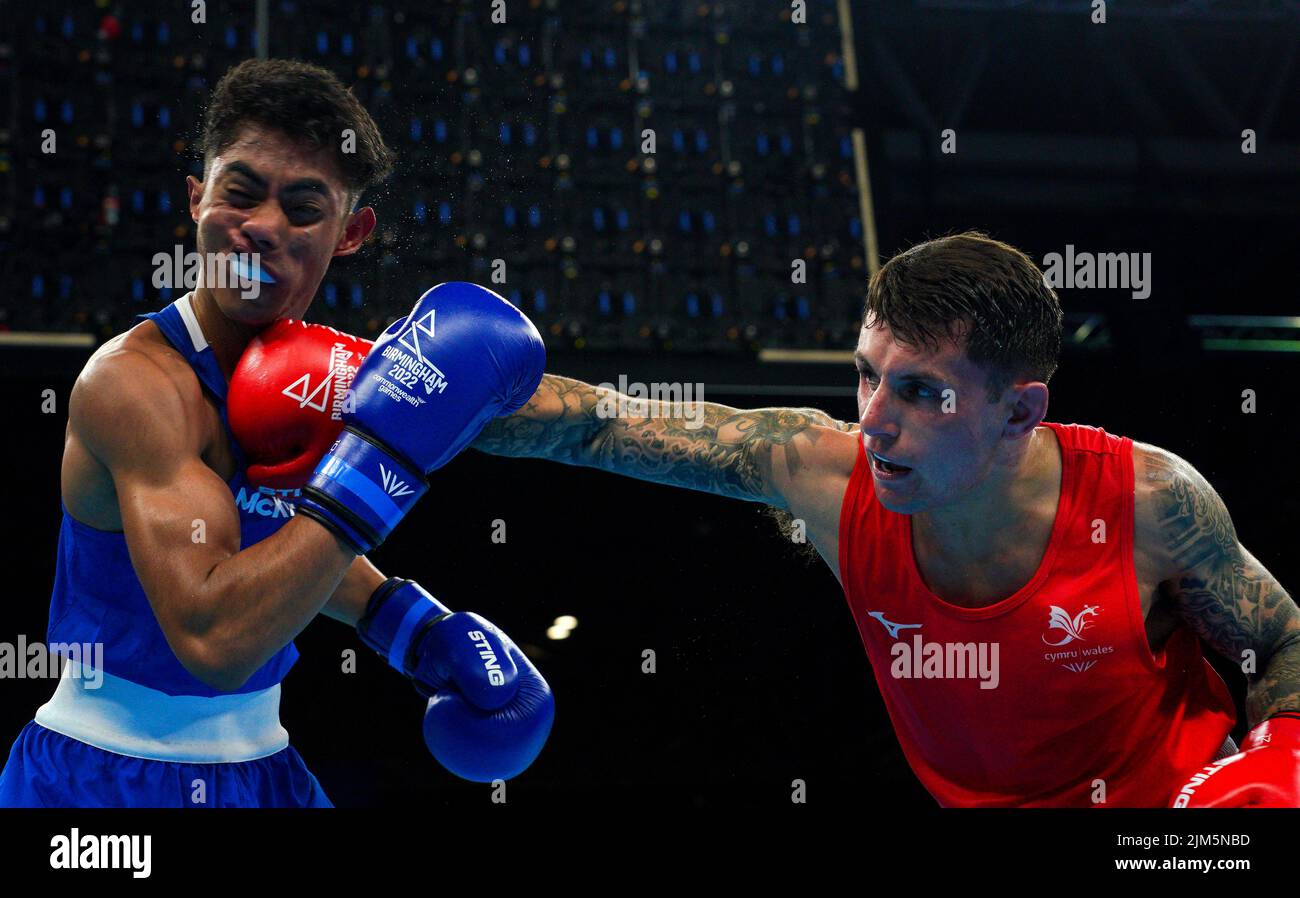 Wales's Jamie Dodd (Red) and Northern Ireland's Clepson Antonio Dos Santos Paiva (Blue) in the Men's Fly (48-51kg) at The NEC on day seven of the 2022 Commonwealth Games in Birmingham. Picture date: Thursday August 4, 2022. Stock Photo