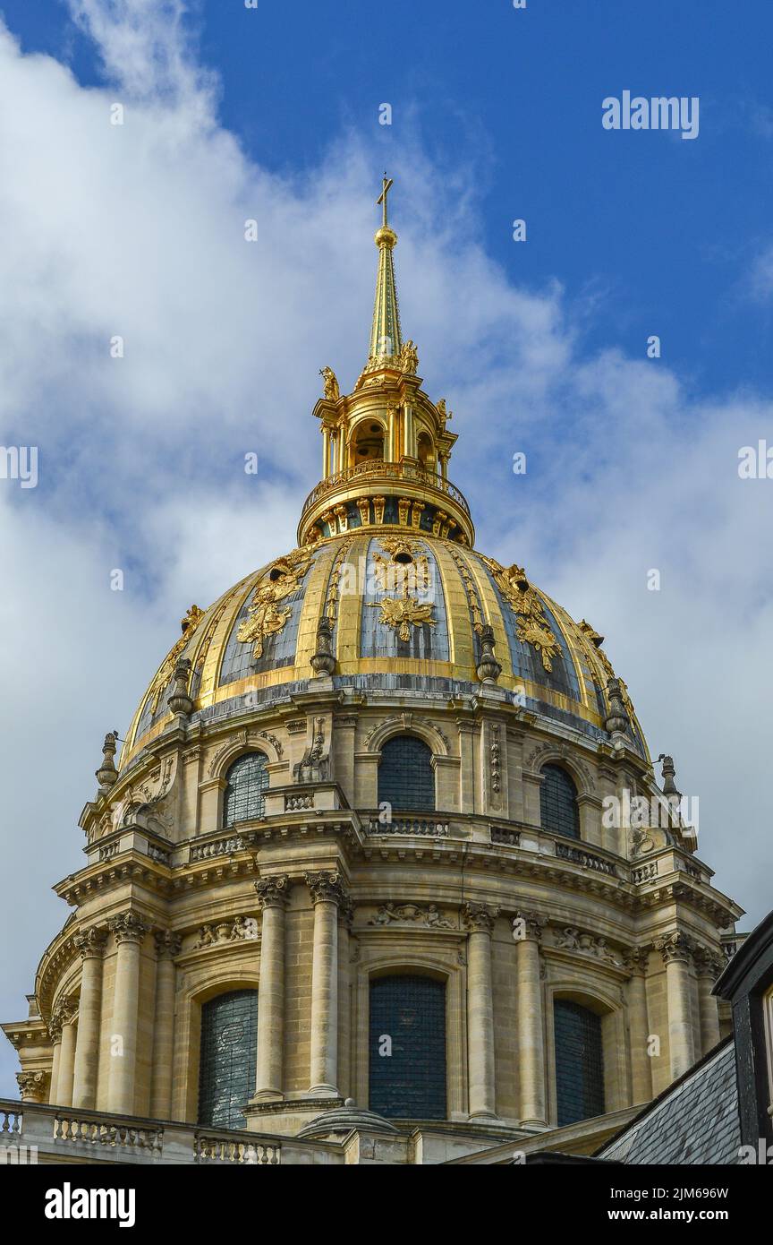 Les Invalides,  formally the Hotel national des Invalides is a complex of buildings in the 7th arrondissement of Paris. Stock Photo