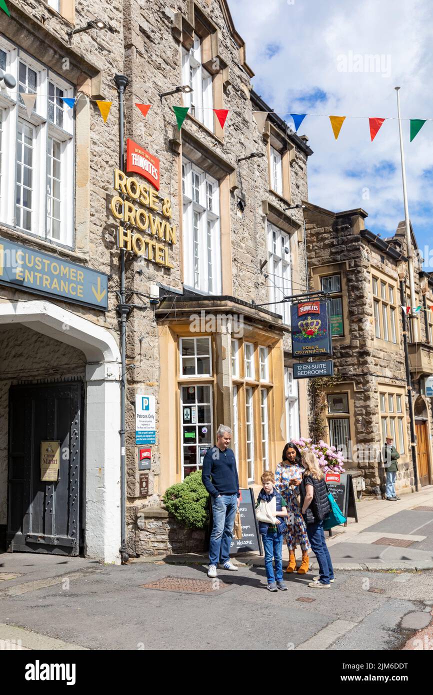 Clitheroe town centre, people outside Rose & Crown pub hotel on castle street,Lancashire,England,UK, summer 2022 Stock Photo