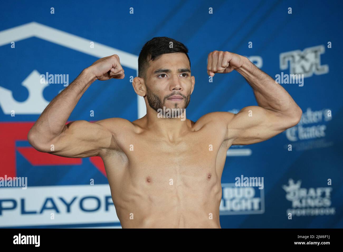 NEW YORK CITY, NY - August 4: Brahyan Zurcher steps on the scale for the official weigh-ins at The New Yorker Hotel for 2022 PFL Playoffs Semi-Finals : Official Weigh-ins on August 4, 2022 in New York City, NY, United States. (Photo by Louis Grasse/PxImages) Stock Photo