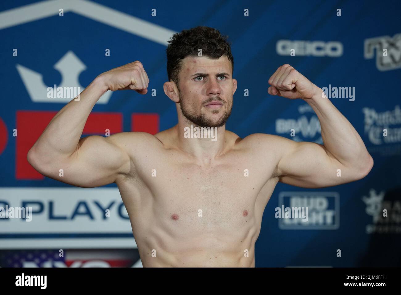 NEW YORK CITY, NY - August 4: Natan Schulte steps on the scale for the official weigh-ins at The New Yorker Hotel for 2022 PFL Playoffs Semi-Finals : Official Weigh-ins on August 4, 2022 in New York City, NY, United States. (Photo by Louis Grasse/PxImages) Stock Photo