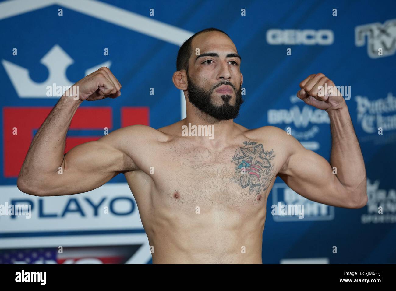 NEW YORK CITY, NY - August 4: Ricardo Jimenez steps on the scale for the official weigh-ins at The New Yorker Hotel for 2022 PFL Playoffs Semi-Finals : Official Weigh-ins on August 4, 2022 in New York City, NY, United States. (Photo by Louis Grasse/PxImages) Stock Photo