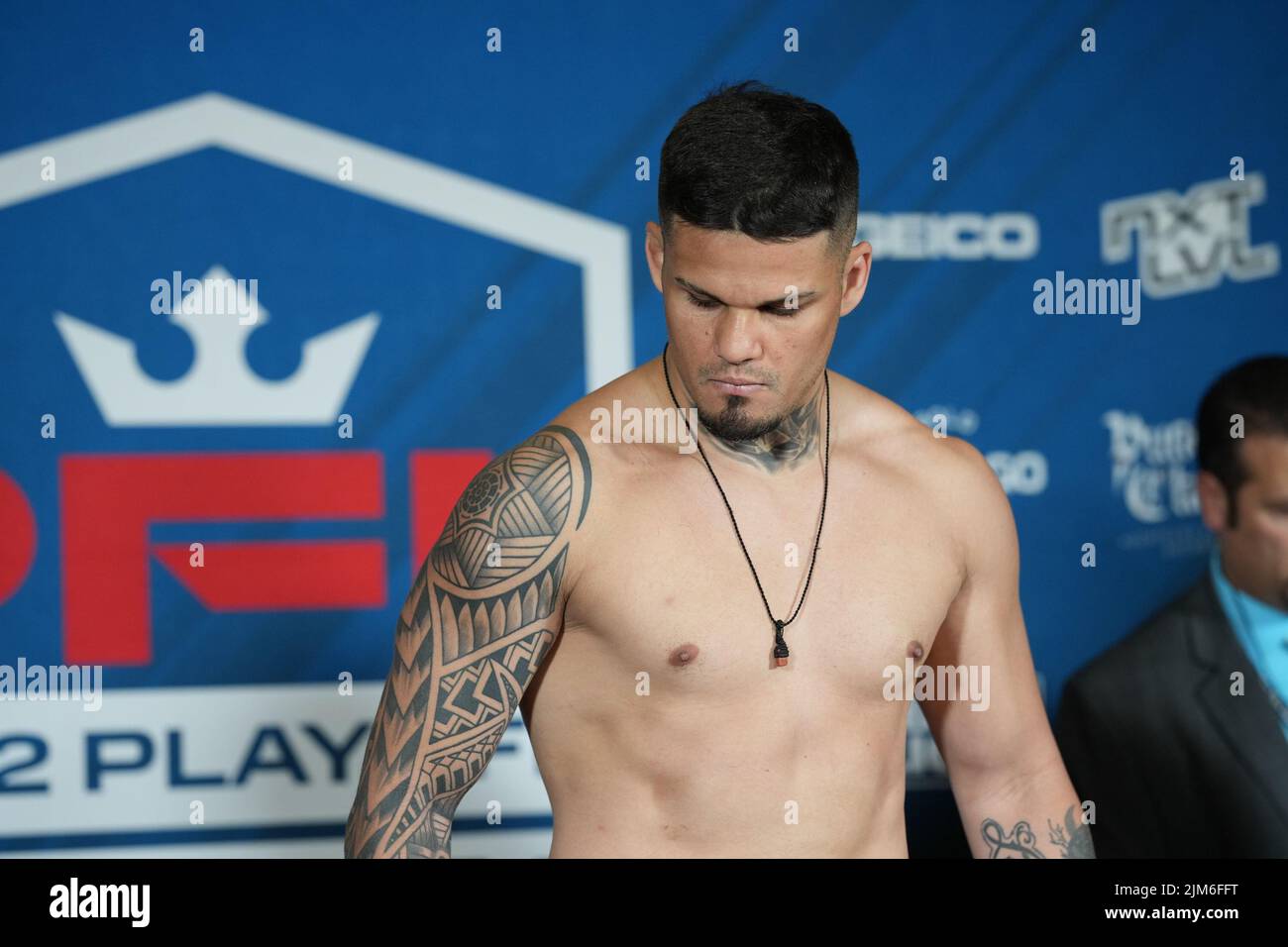 NEW YORK CITY, NY - August 4: Delan Monte steps on the scale for the official weigh-ins at The New Yorker Hotel for 2022 PFL Playoffs Semi-Finals : Official Weigh-ins on August 4, 2022 in New York City, NY, United States. (Photo by Louis Grasse/PxImages) Stock Photo