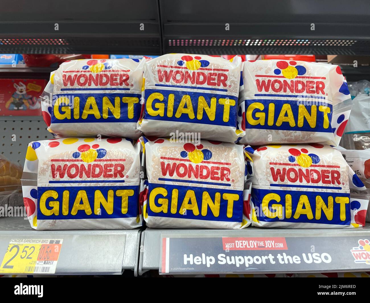 Grovetown, Ga USA - 04 29 22: Walmart grocery store Wonder giant bread Stock Photo