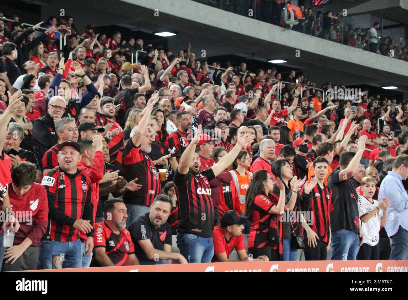 Curitiba, Parana, Brasil. 4th Aug, 2022. Libertadores Soccer Cup: Athletico Paranaense vs Estudiantes. August 4, 2022, Curitiba, Parana, Brazil: Soccer match between Athletico Paranaense and Estudiantes, from Argentina, valid for the quarterfinals of Libertadores Soccer Cup, held at Arena da Baixada Stadium, in Curitiba, Parana, on Thursday (4). The match ended in a 0-0 tie. Athletico team scored late in the match, but the goal was disallowed by the referee der video. Credit: Edson de Souza/Thenews2 (Credit Image: © Edson De Souza/TheNEWS2 via ZUMA Press Wire) Stock Photo