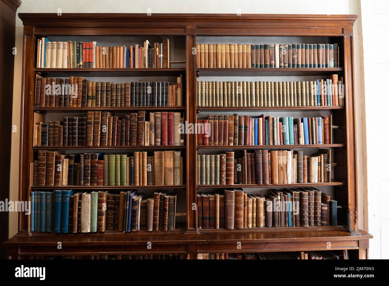 The antique books on the bookshelf Stock Photo - Alamy