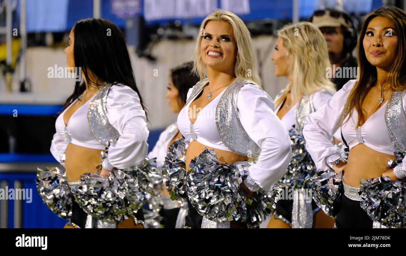 Oakland raiders cheerleaders hi-res stock photography and images - Alamy