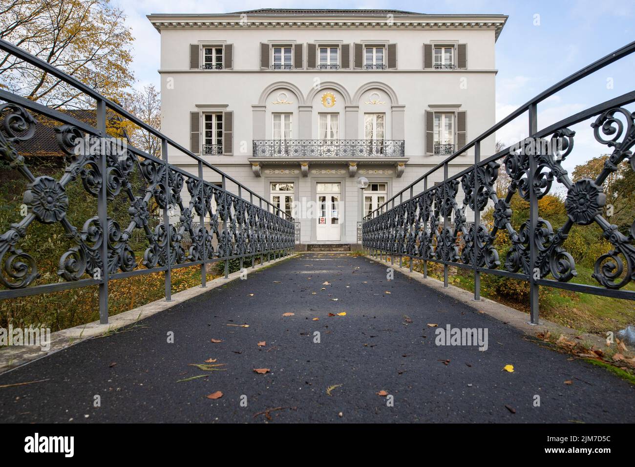 Krefeld FrontView to House Sollbrueggen, a former knight's seat