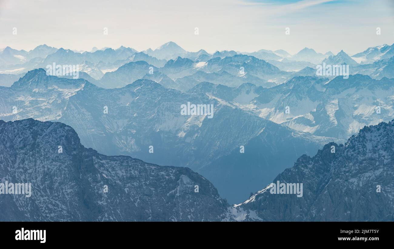 Sharp snow covered ridges hi-res stock photography and images - Alamy