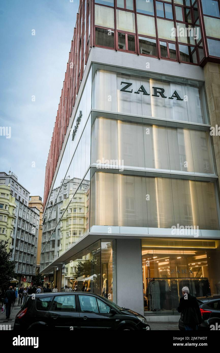 Zara boutique hi-res stock photography and images - Alamy