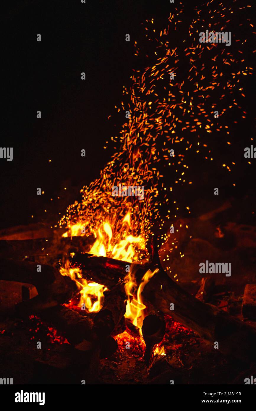 Campfire glow hires stock photography and images Alamy