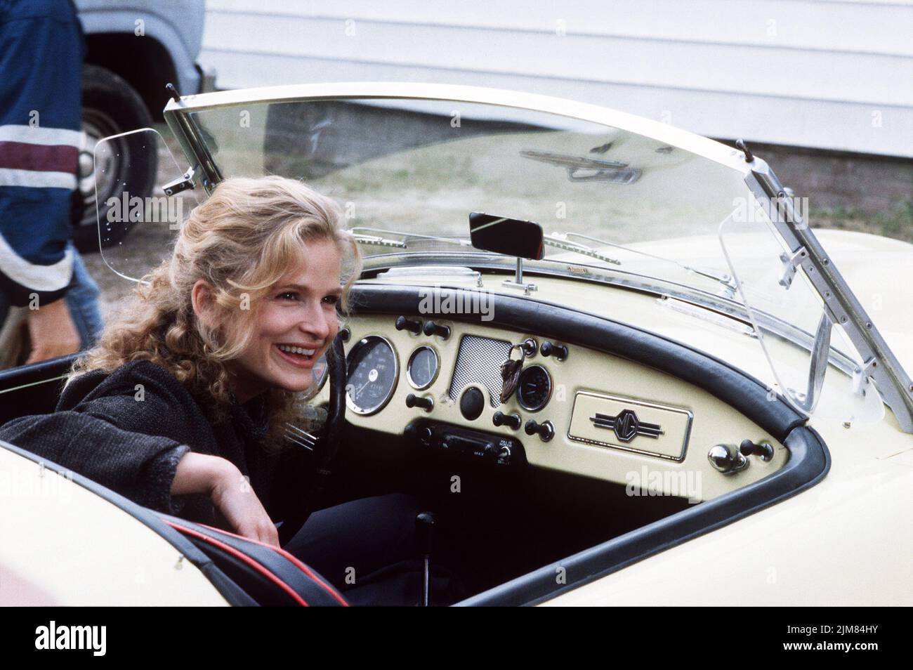 KYRA SEDGWICK in SOMETHING TO TALK ABOUT (1995), directed by LASSE HALLSTROM. Credit: WARNER BROTHERS / Album Stock Photo