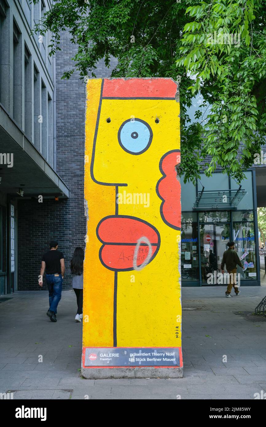 Berliner Mauer, Kunst, Thierry Noir, Am Salzhaus, Frankfurt am Main, Hessen, Deutschland Stock Photo