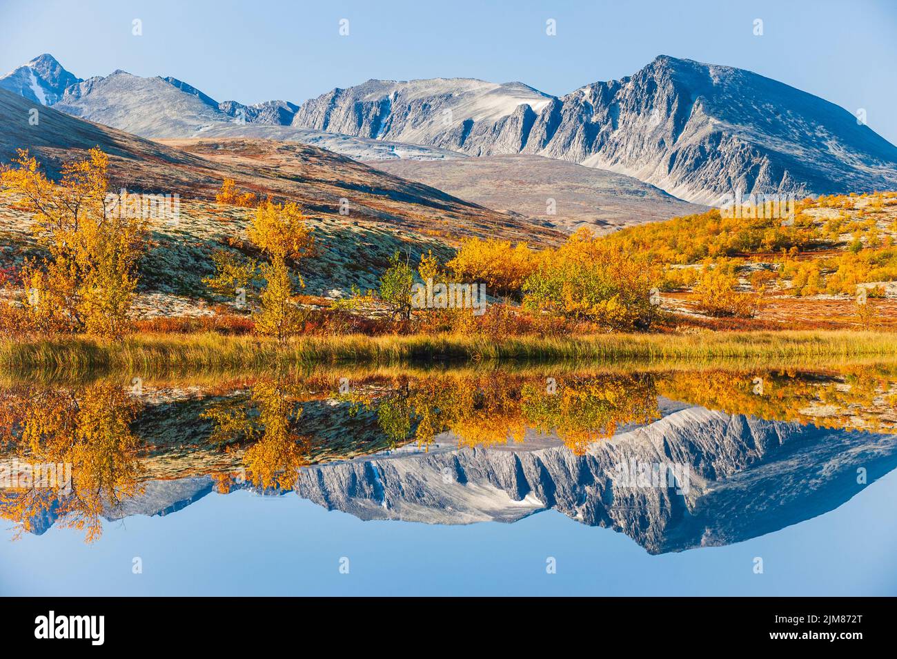 Still lake and autumn landscape at Rondane Nationalpark, Norway Stock Photo