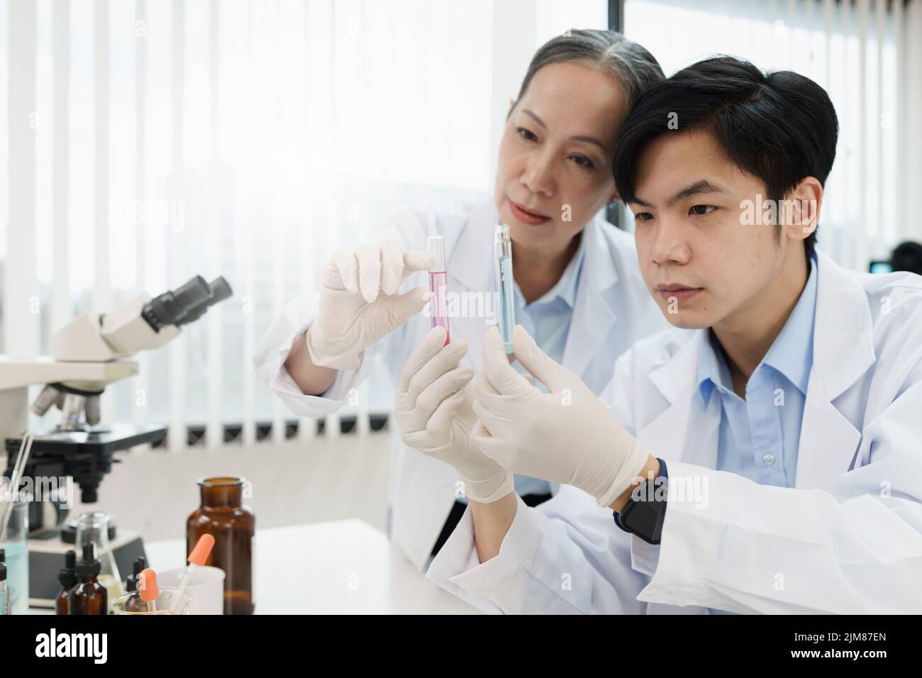 Researchers in laboratory hi-res stock photography and images - Alamy