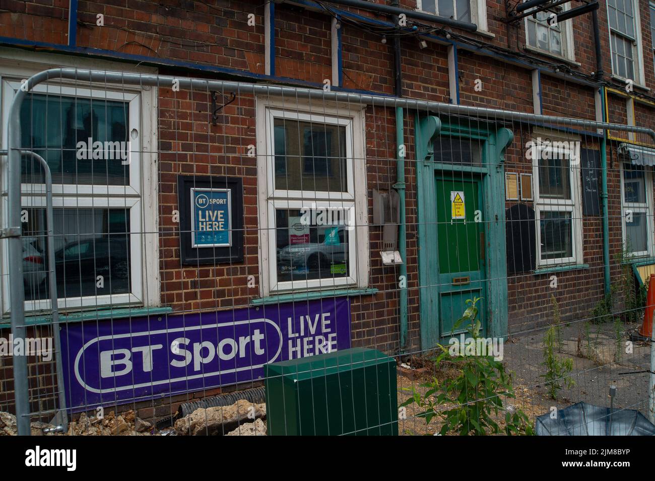 Slough, Berkshire, UK. 4th August, 2022. The former O'Neills Rising Sun pub has closed down permanently. Credit: Maureen McLean/Alamy Stock Photo