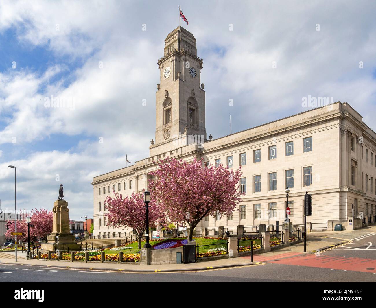 24 April 2022: Barnsley, South Yorkshire, UK - Barnsley Town Hall on a fine spring morning. Stock Photo