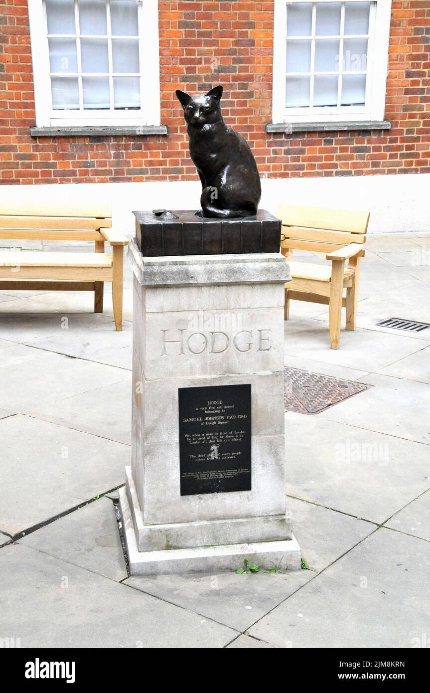 Dr johnsons cat statue stock photo alamy