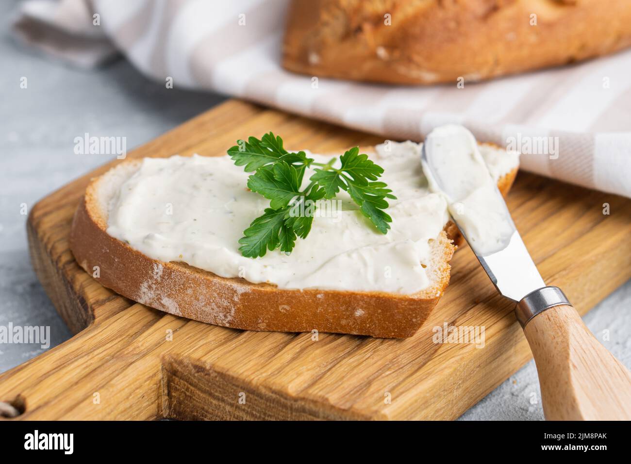 Cream cheese knife hi-res stock photography and images - Alamy