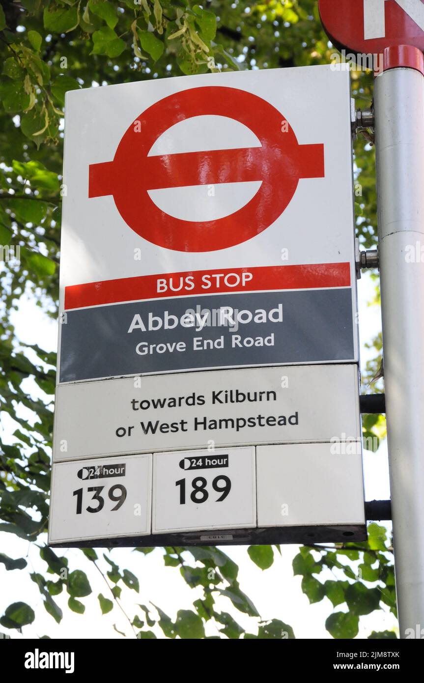 Abbey Road studio bus stop Stock Photo