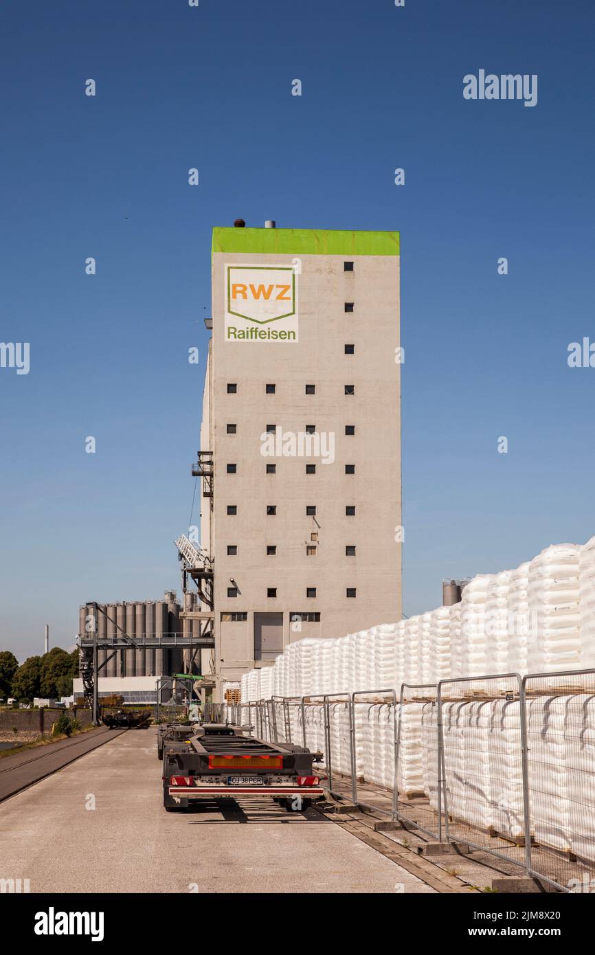 RWZ grain silo at Rhine port Niehl, warehouse quay, Cologne, Germany. RWZ Getreidesilo im Hafen Niehl, Lagerhauskai, Koeln, Deutschland. Stock Photo