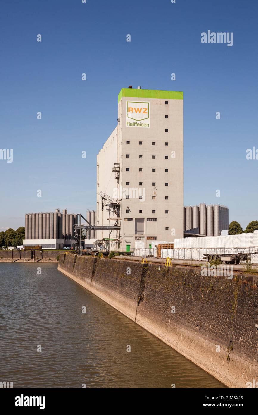 RWZ grain silo at Rhine port Niehl, warehouse quay, Cologne, Germany. RWZ Getreidesilo im Hafen Niehl, Lagerhauskai, Koeln, Deutschland. Stock Photo