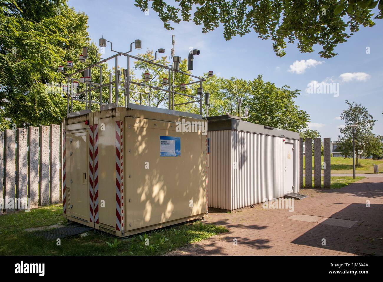 air and fine dust measuring station at the North Rhine-Westphalia State Office for Nature, Environment and Consumer Protection in Essen, Germany. Luft Stock Photo