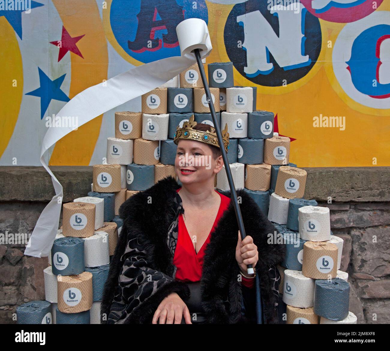 EdFringe Photocall: Pleasance Courtyard, Edinburgh, Scotland, UK. 5th August 2022.Writer & performer of BAFTA Rocliffe winning show, BADASS, Sarah Mills is joined by Bowel Cancer UK as she sits atop a throne of toilet roll. Launching her campaign, working with Bowel Cancer UK and toilet roll manufacturer Bumboo, she has announced that every audience member will take home a free toilet roll with a QR code that links to advice on symptoms & support for Bowel Cancer. Credit: ArchWhite/alamy live news Stock Photo