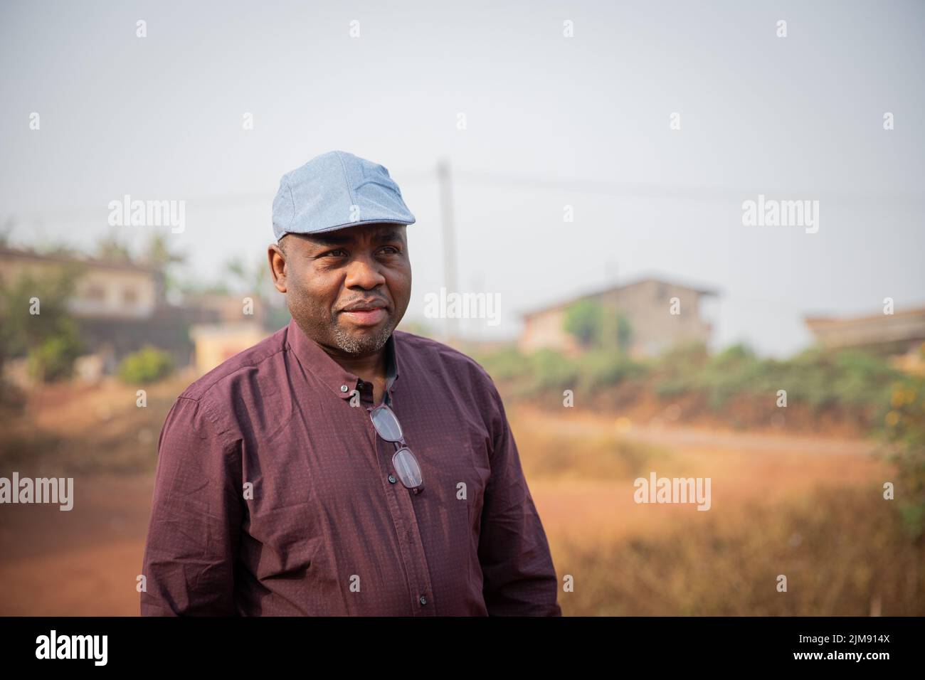 Happy man wearing flat cap hi-res stock photography and images - Alamy