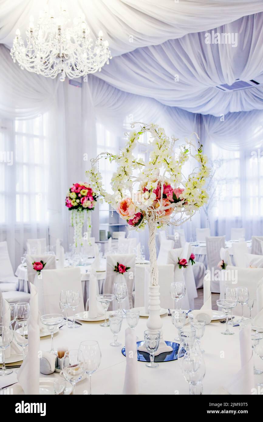 Flower arrangement at a wedding banquet in a restaurant Stock Photo Alamy