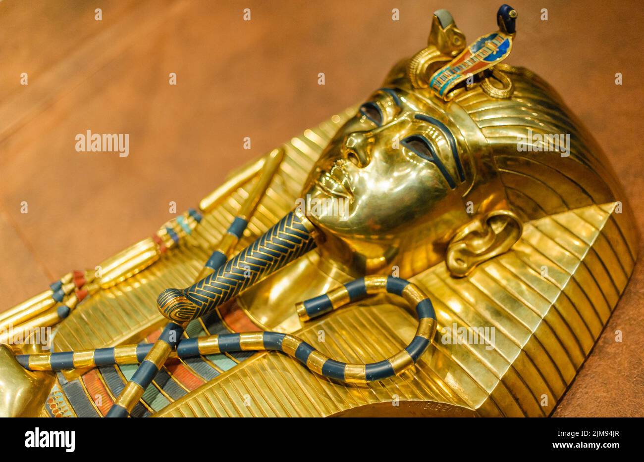Golden Mask of Tutankhamun Stock Photo Alamy