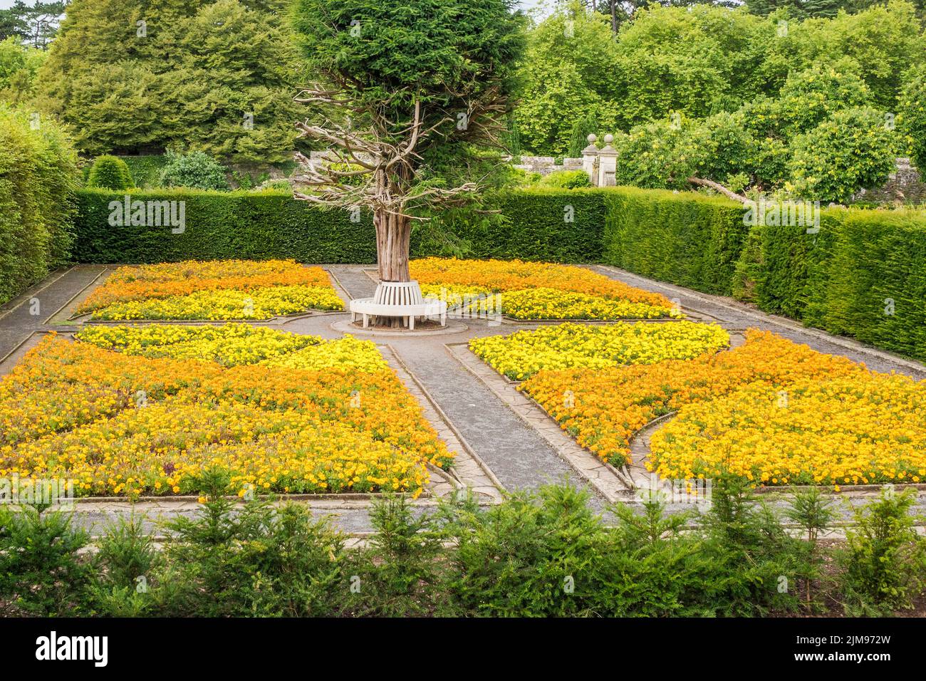 Formal beds hi-res stock photography and images - Alamy
