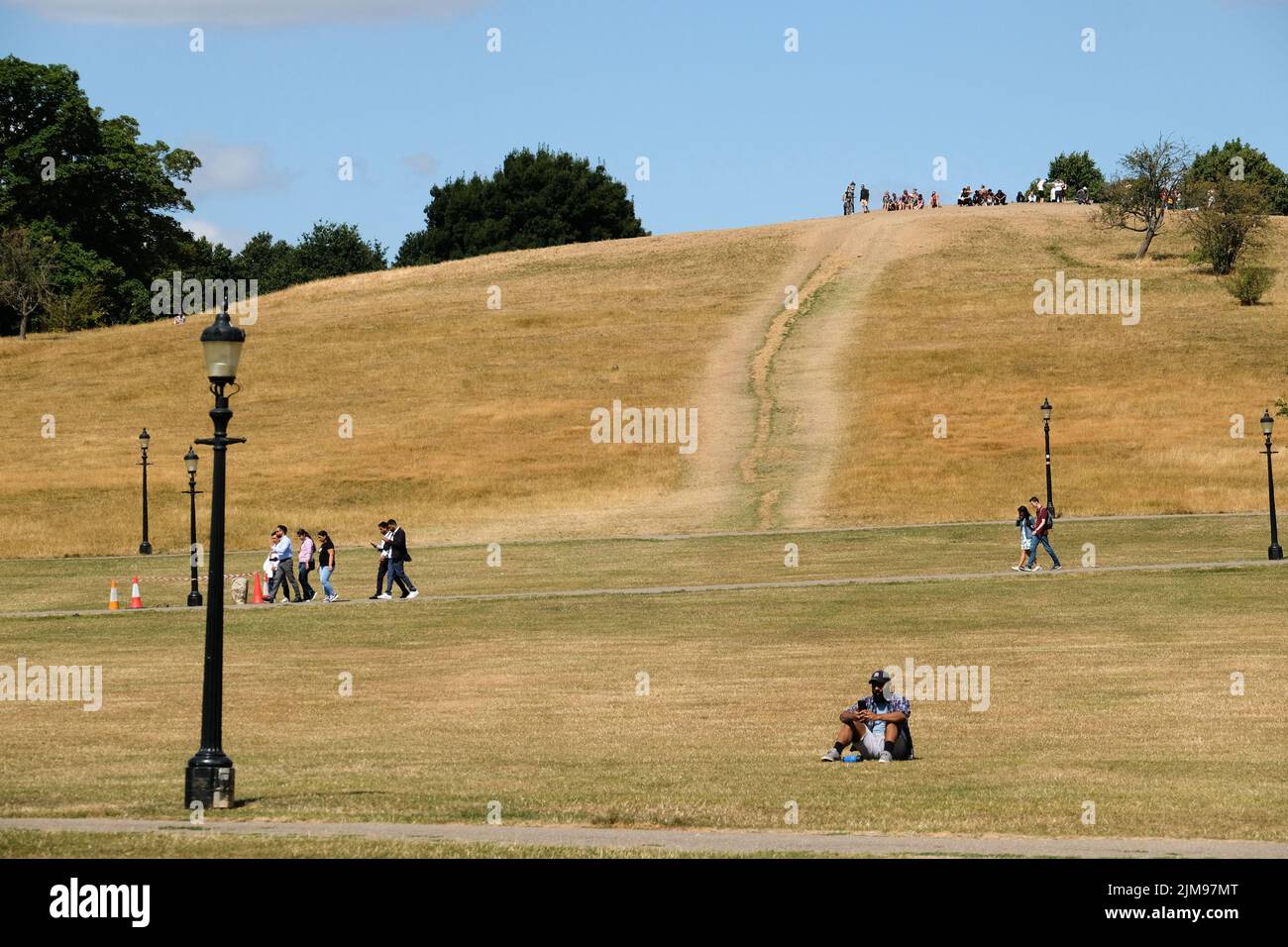 Primrose Hill, London, UK. 5th Aug 2022. UK Weather: Drought warnings, dry scenery on Primrose Hill, London. Credit: Matthew Chattle/Alamy Live News Stock Photo