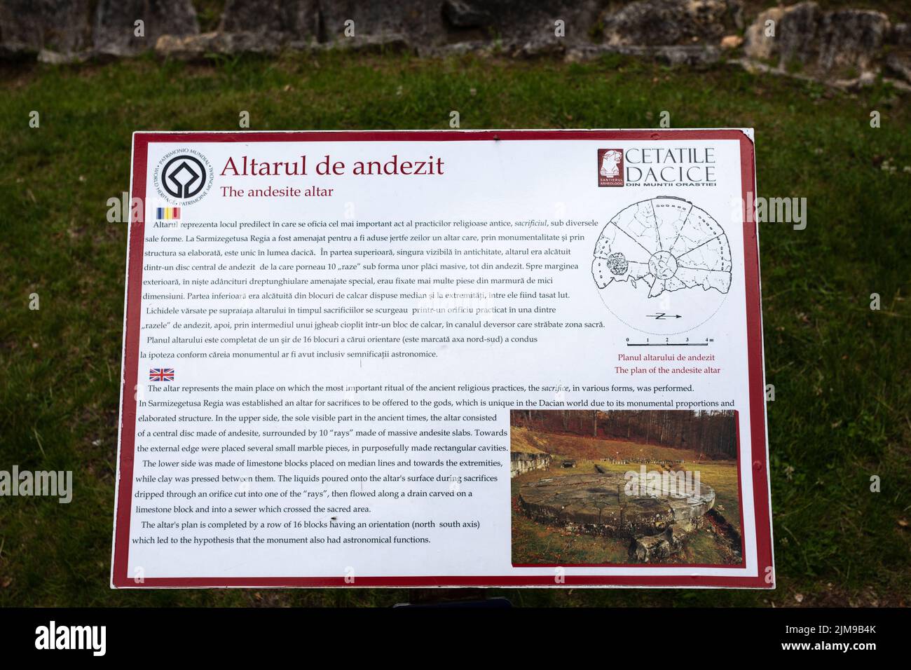 Info panel for The andesite altar - Dacian Fortresses of the Orăștie Mountains, Sarmizegetusa Regia Stock Photo