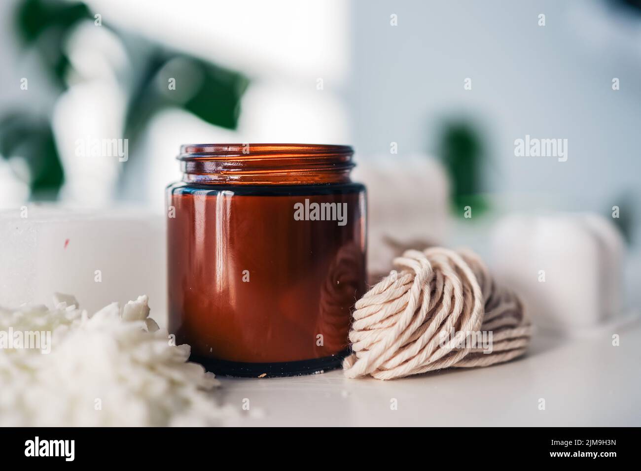 Handmade ecological and vegan soy wax candles with wooden wick. Amber