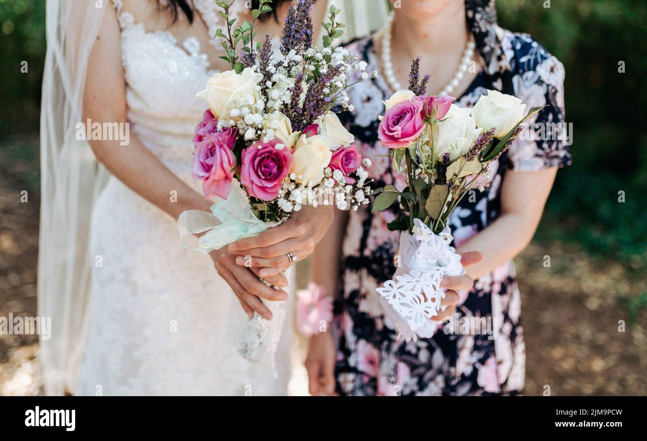 A bride and bridesmaid holding bouquets on a wedding day Stock Photo ...